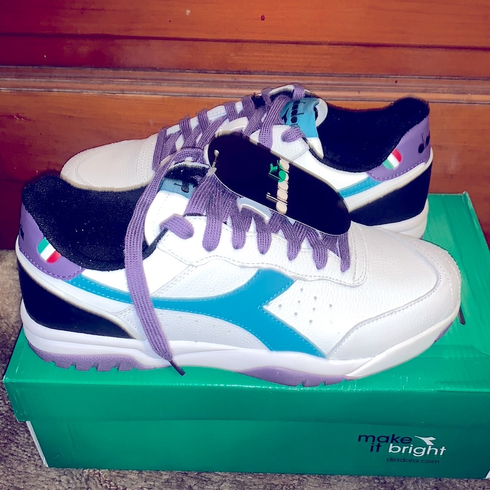 Diadora tennis shoes
